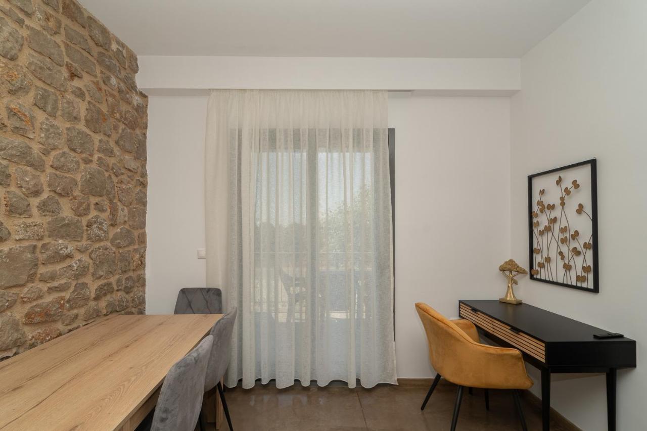 Lithos Suites Finikounta Exterior photo