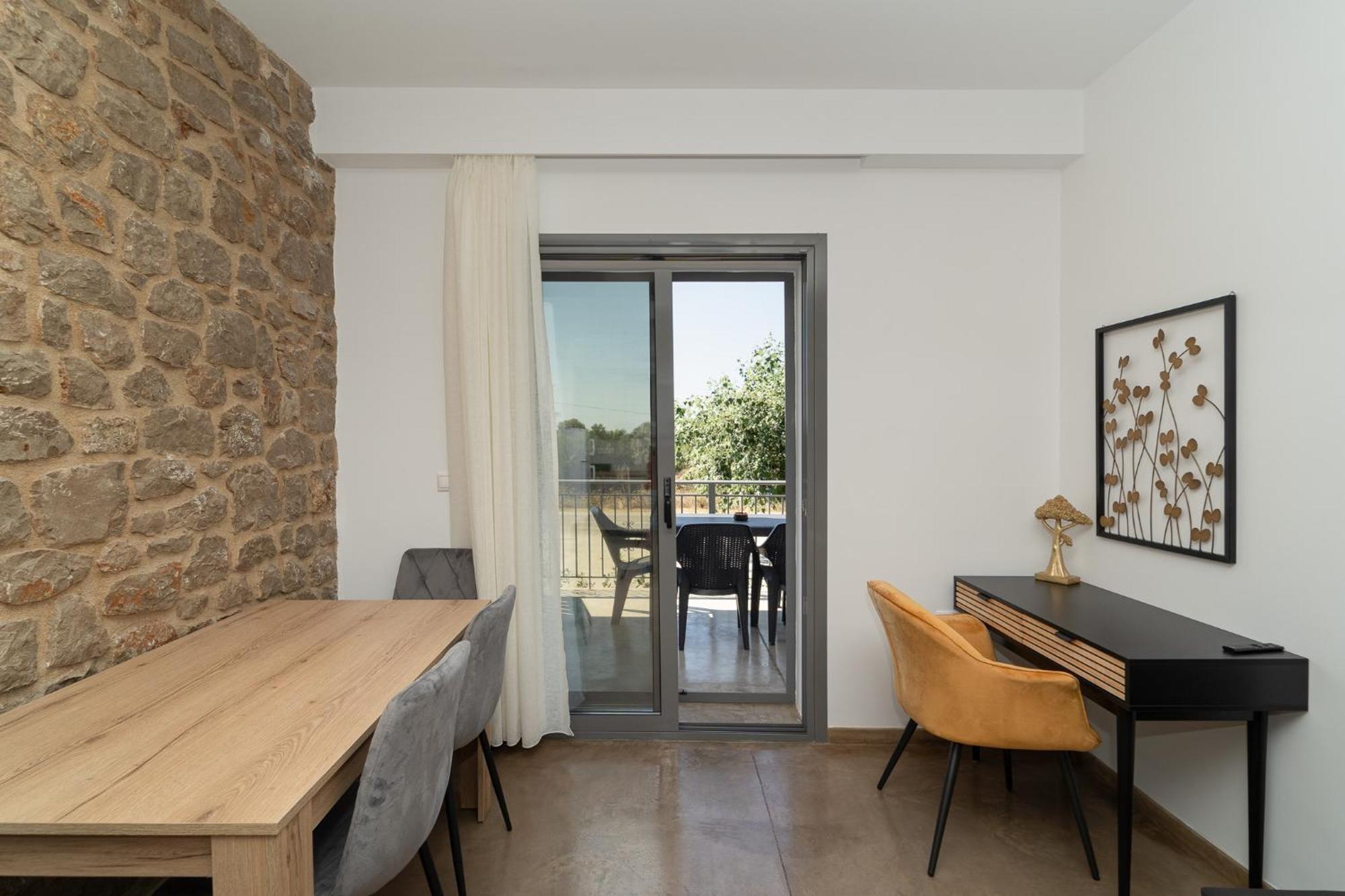Lithos Suites Finikounta Exterior photo